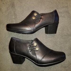 Clarks Emslie Warren Leather Bootie Sz 7.5 Wide